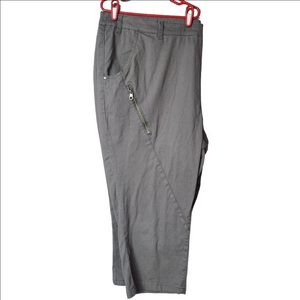 ELLOS Woman's size 28 gray Capri pants zipper details plus size